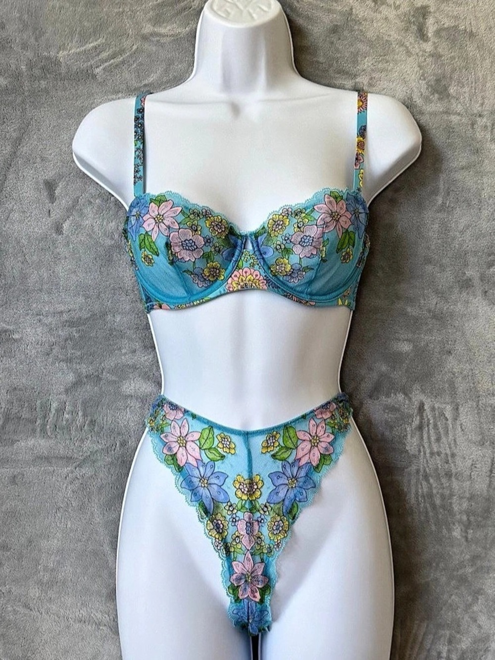 Savage X Fenty Mod Poppy Blue Floral Lace Balconette Bra Thong Set NWOT 32C XS